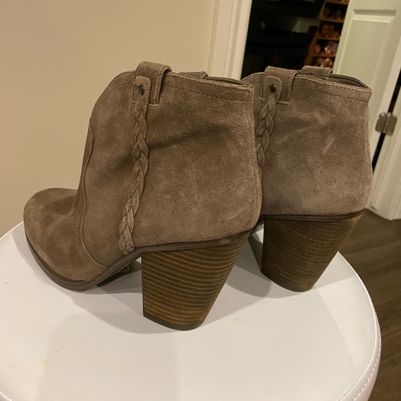 Vince Camuto light brown suede ankle booties - Picture 3 of 4